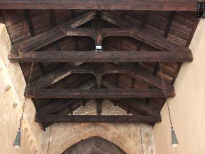...la navata presenta invece una copertura di legno posta dopo i restauri della guerra